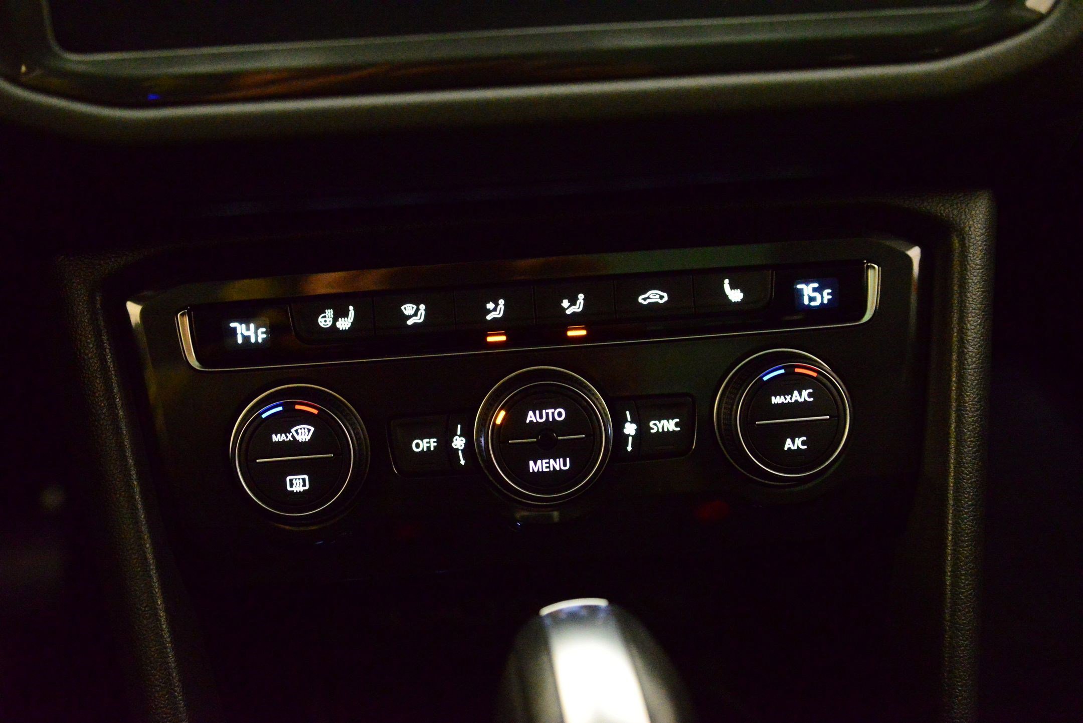 Used 2019 Volkswagen Tiguan SEL Premium image 17