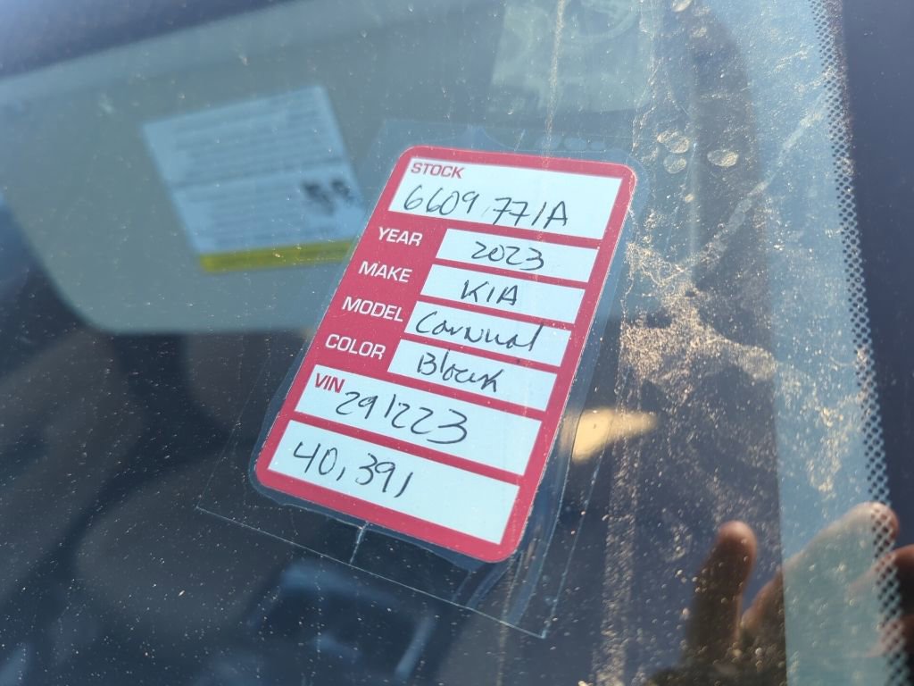 Certified 2023 Kia Carnival LX image 5