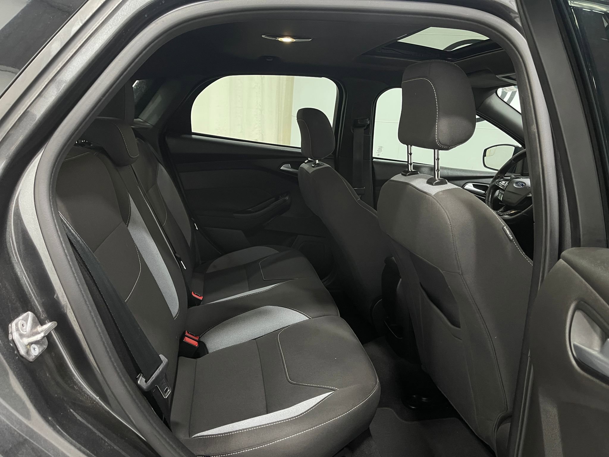 Used 2016 Ford Focus ST image 31