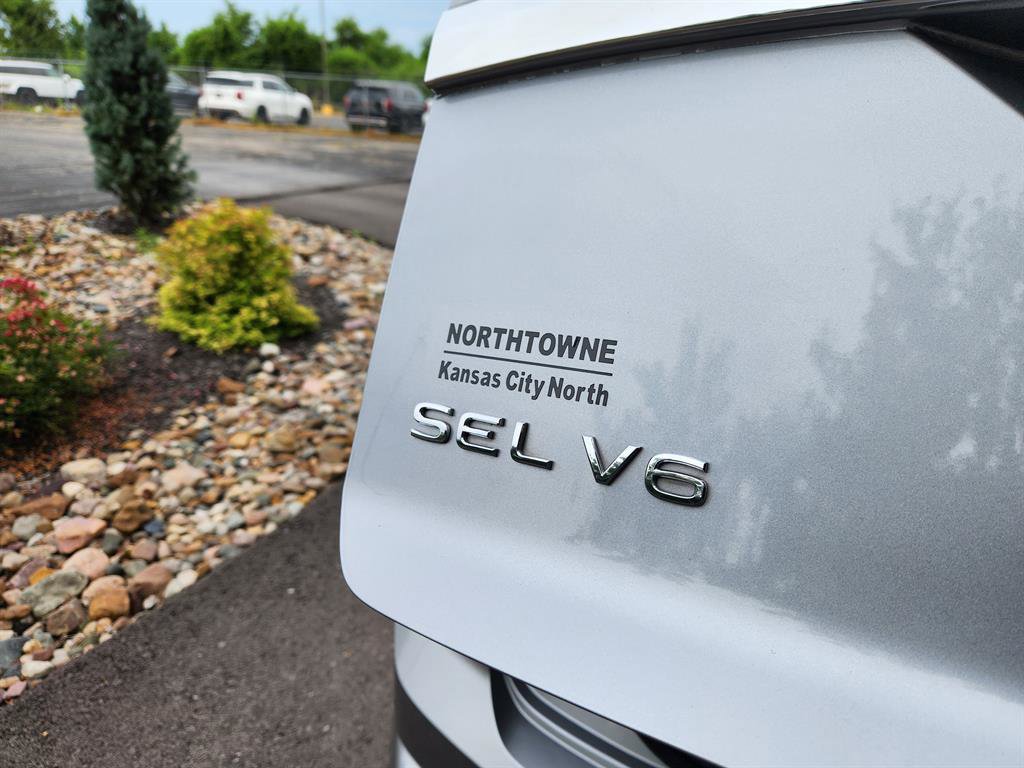 Certified 2022 Volkswagen Atlas Cross Sport SEL Premium R-Line image 24