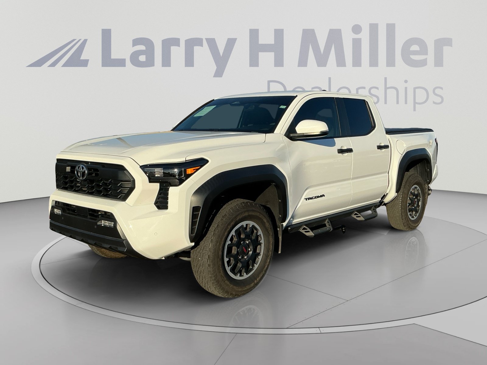 Used 2024 Toyota Tacoma TRD Off-Road w/ TRD Off Road Upgrade Package AWD/4WD image 1