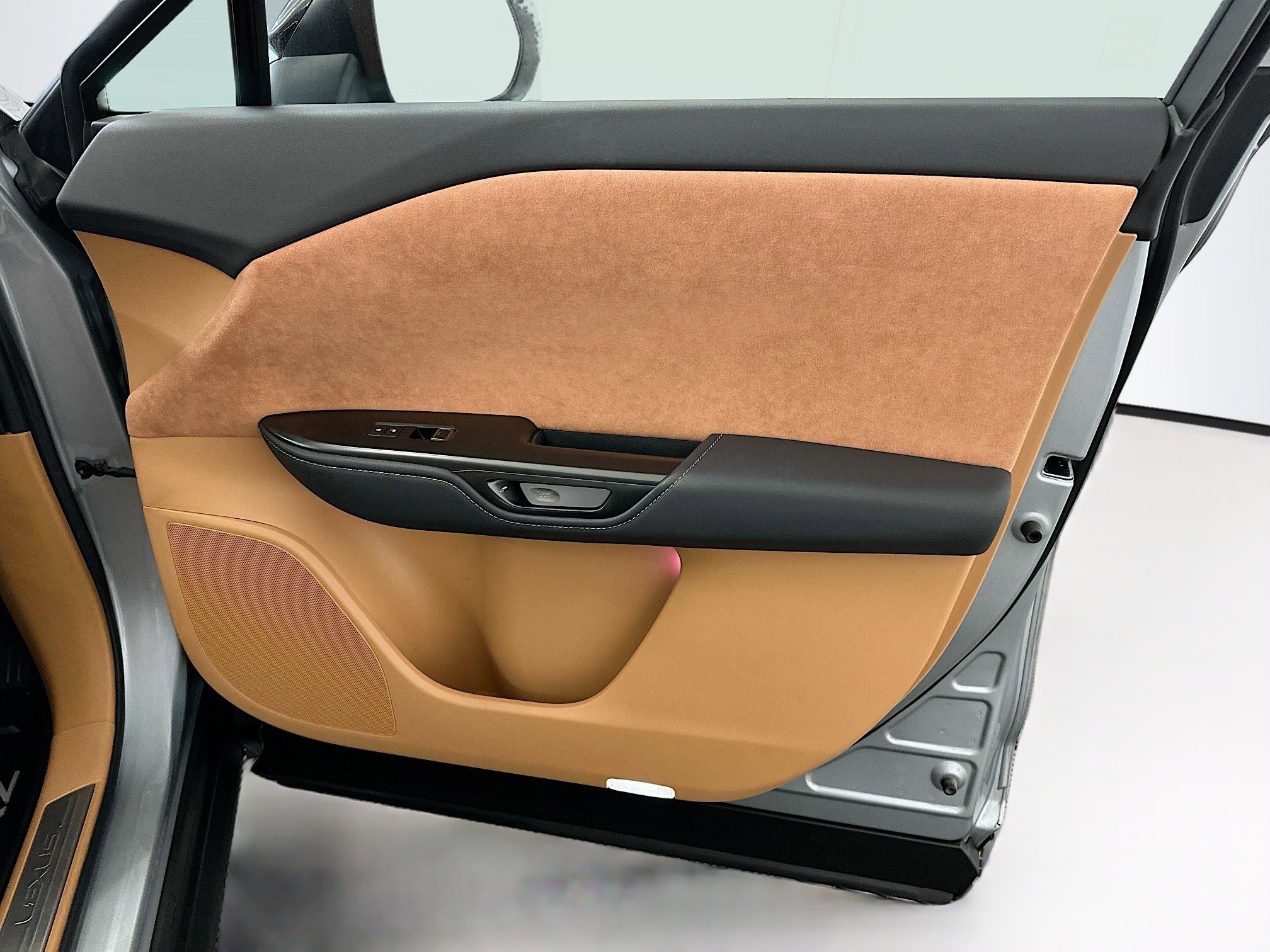 Used 2023 Lexus RZ 450e Premium w/ Accessory Package (2T) image 35