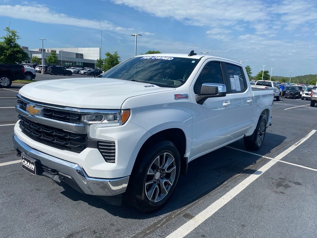 Used 2024 Chevrolet Silverado 1500 LT w/ Z71 Off-Road Package image 3