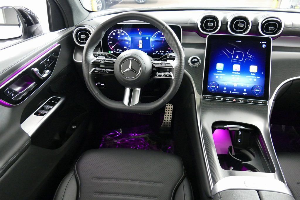 Used 2025 Mercedes-Benz GLC 350e 4MATIC w/ AMG Line image 25