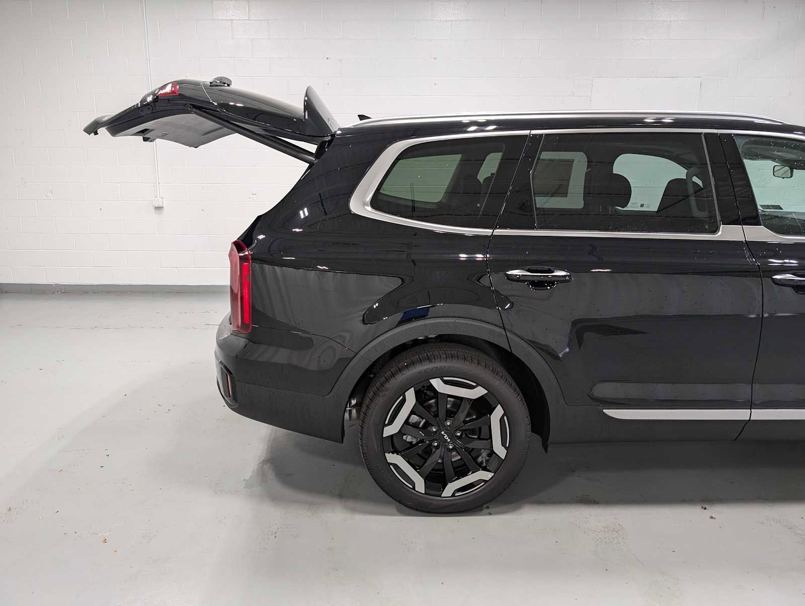 New 2025 Kia Telluride S image 8