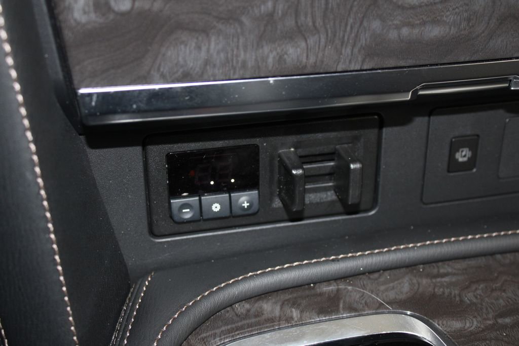 Used 2024 Nissan Armada Platinum w/ Captain's Chairs Package image 49