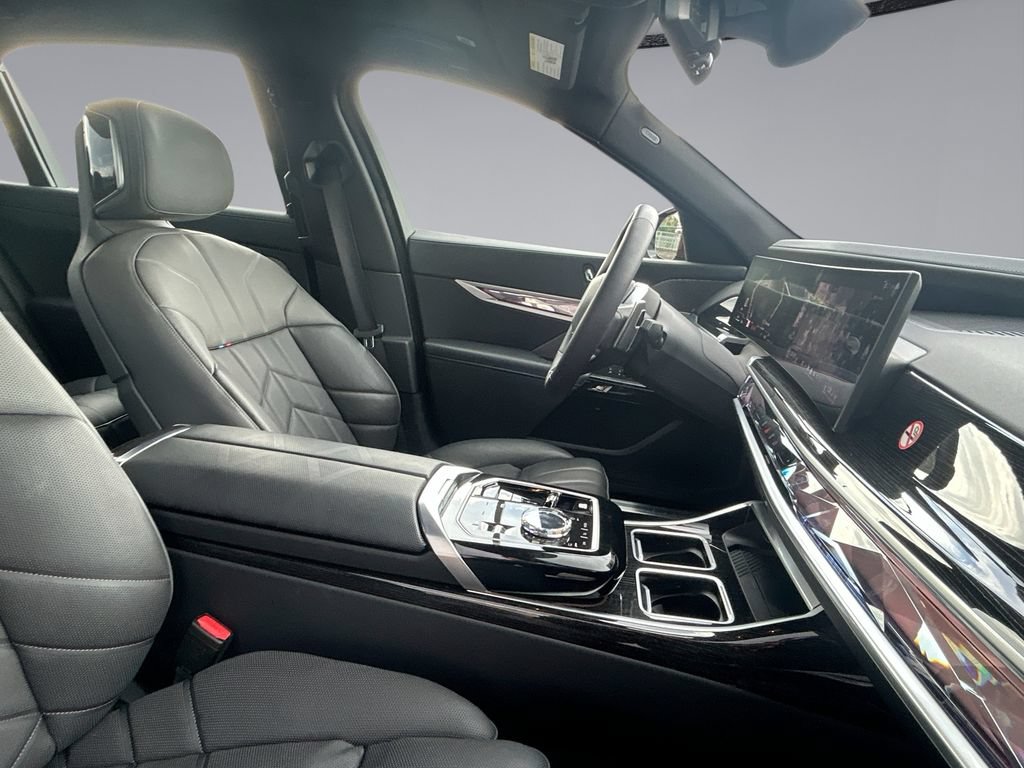 Used 2026 BMW 740i RWD image 15