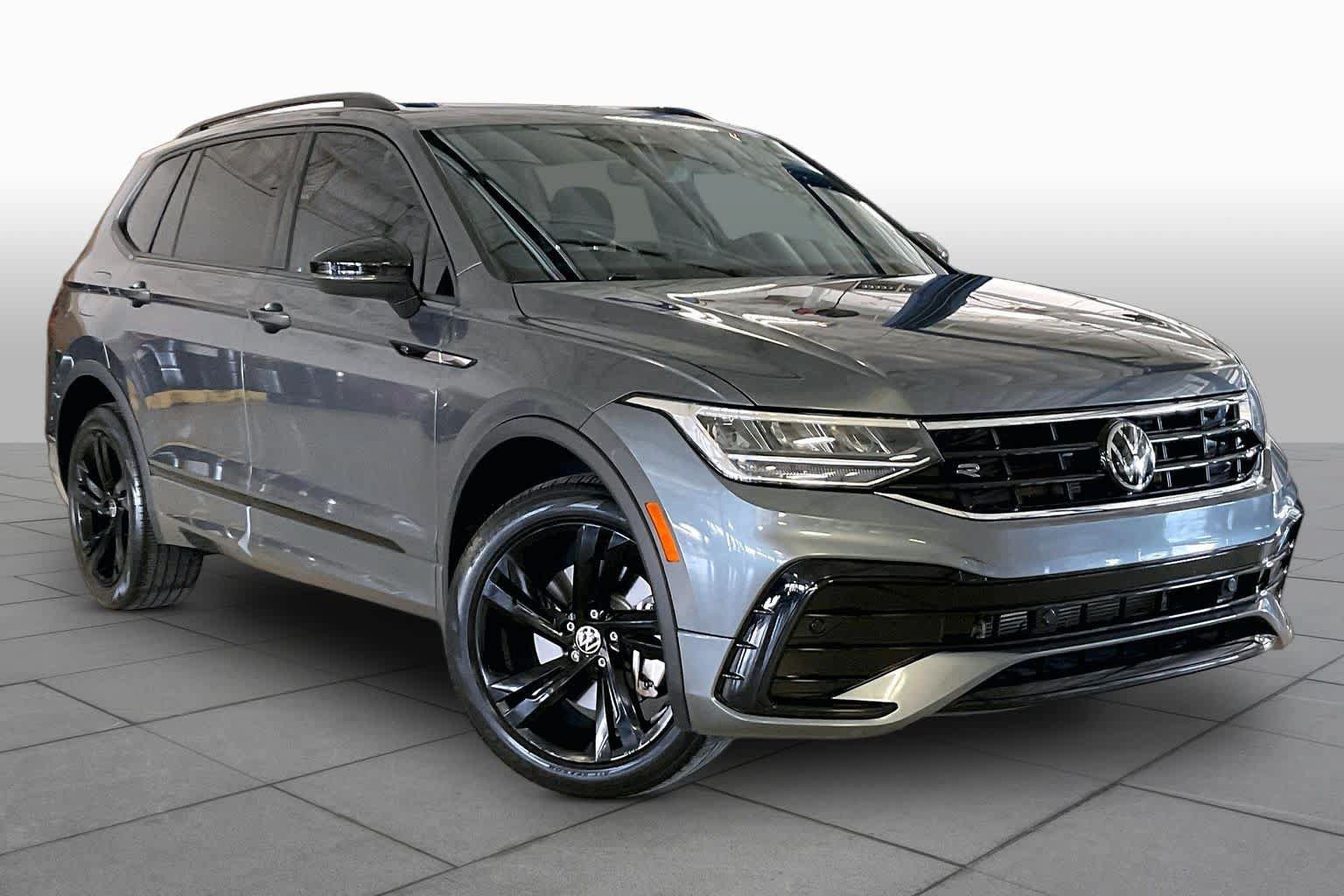 Used 2023 Volkswagen Tiguan SE R-Line AWD/4WD image 2