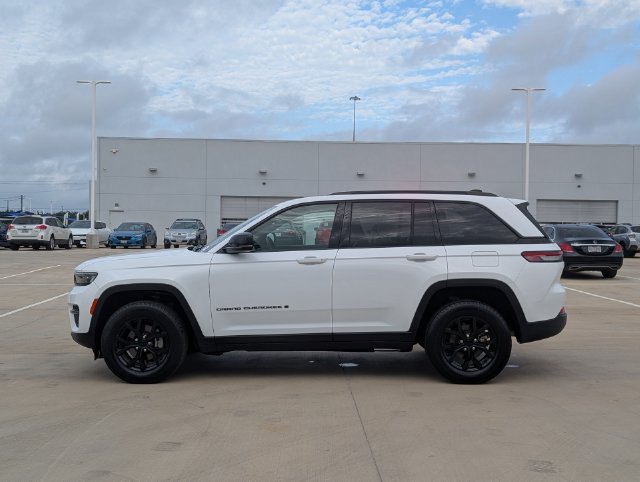 Used 2024 Jeep Grand Cherokee Altitude RWD image 3