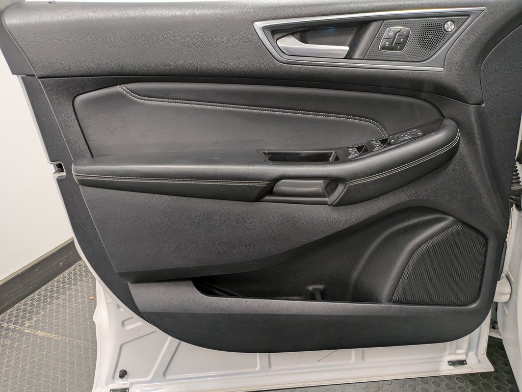 Used 2019 Ford Edge Titanium w/ Equipment Group 301A image 8