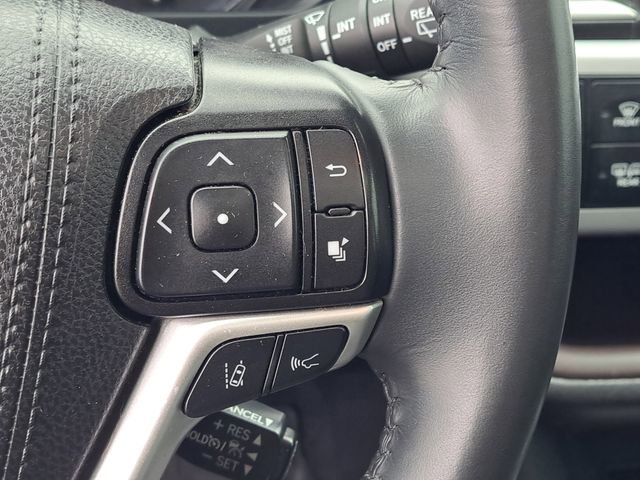 Used 2019 Toyota Highlander XLE AWD/4WD image 11