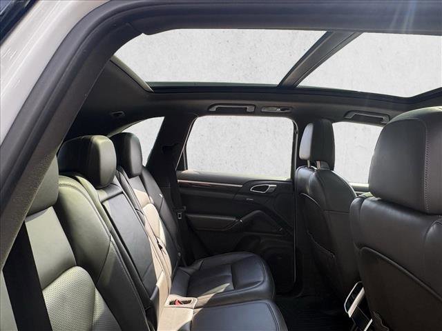 Used 2016 Porsche Cayenne image 20