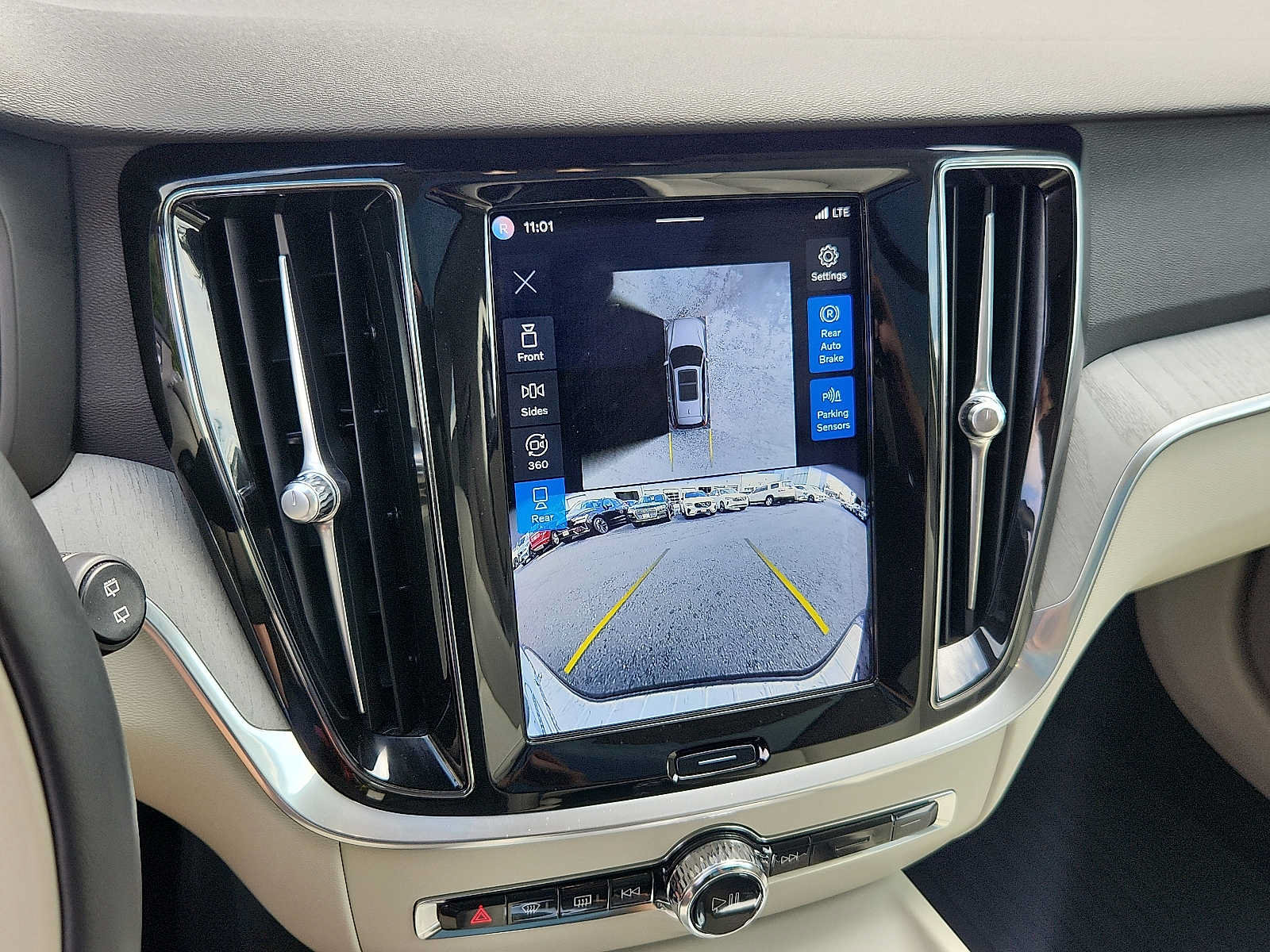 Certified 2024 Volvo V60 B5 Cross Country Plus w/ Protection Package Premier AWD/4WD image 16