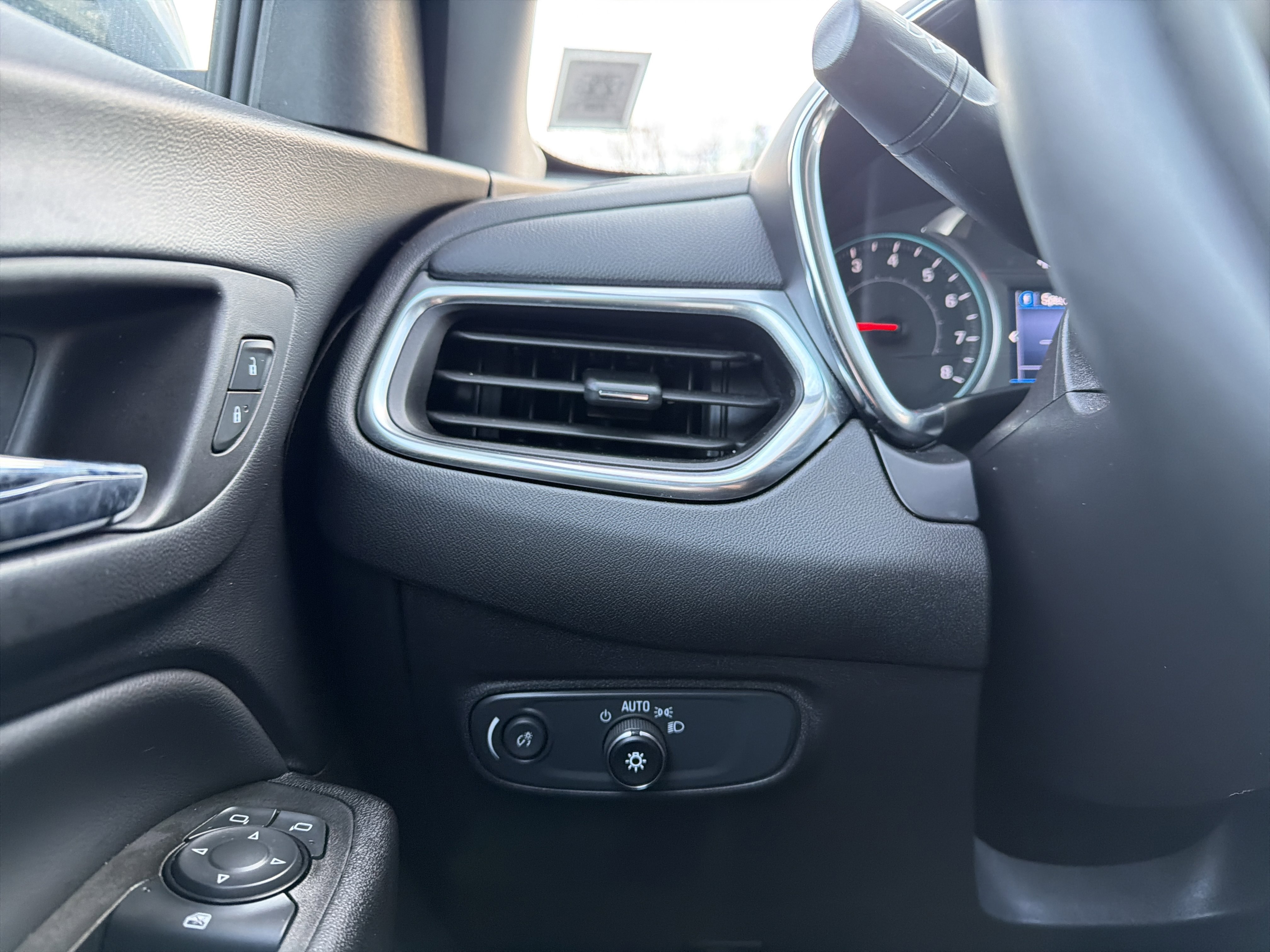 Certified 2024 Chevrolet Equinox LT image 24