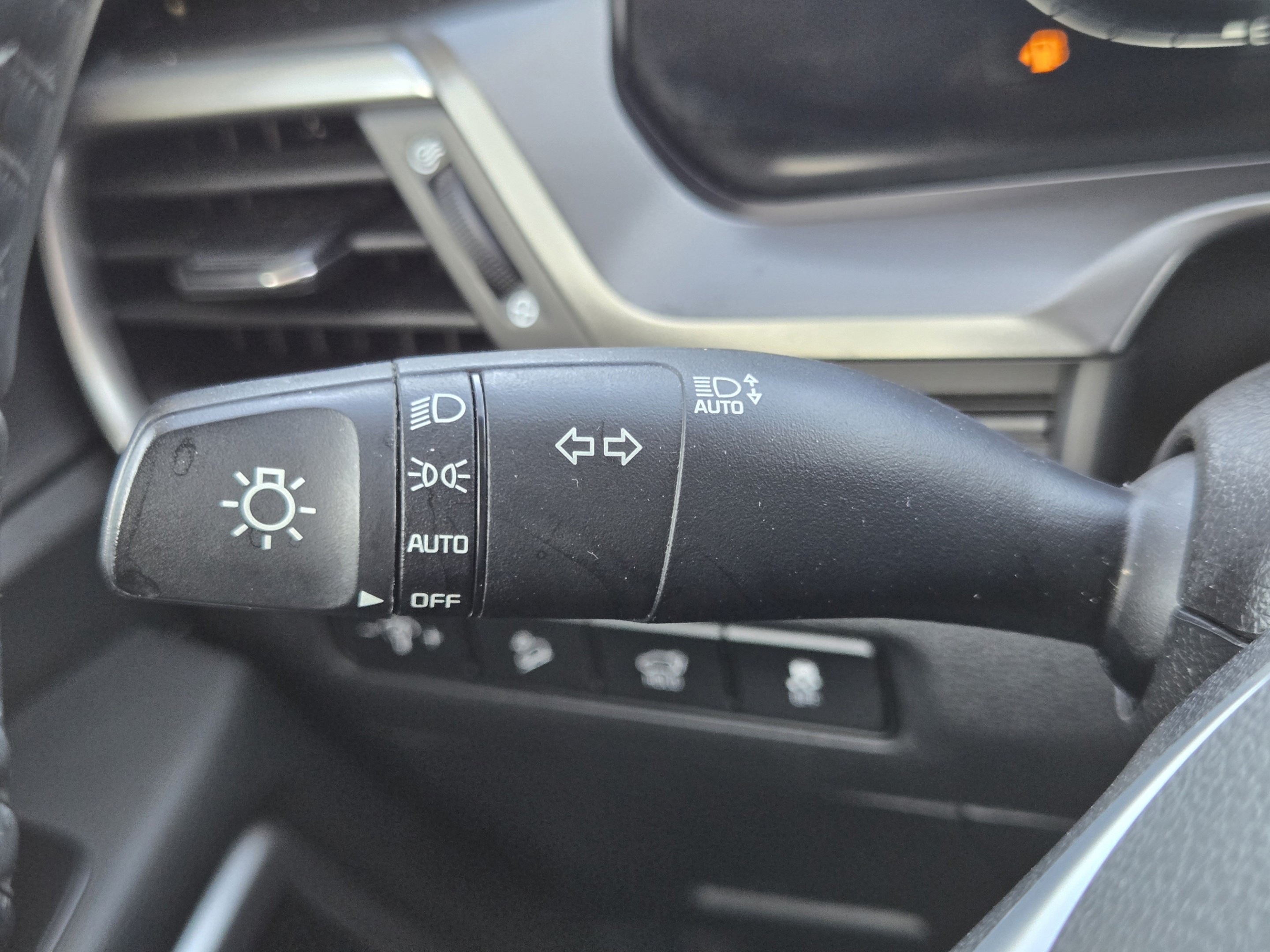 Used 2025 Kia Telluride S FWD image 18