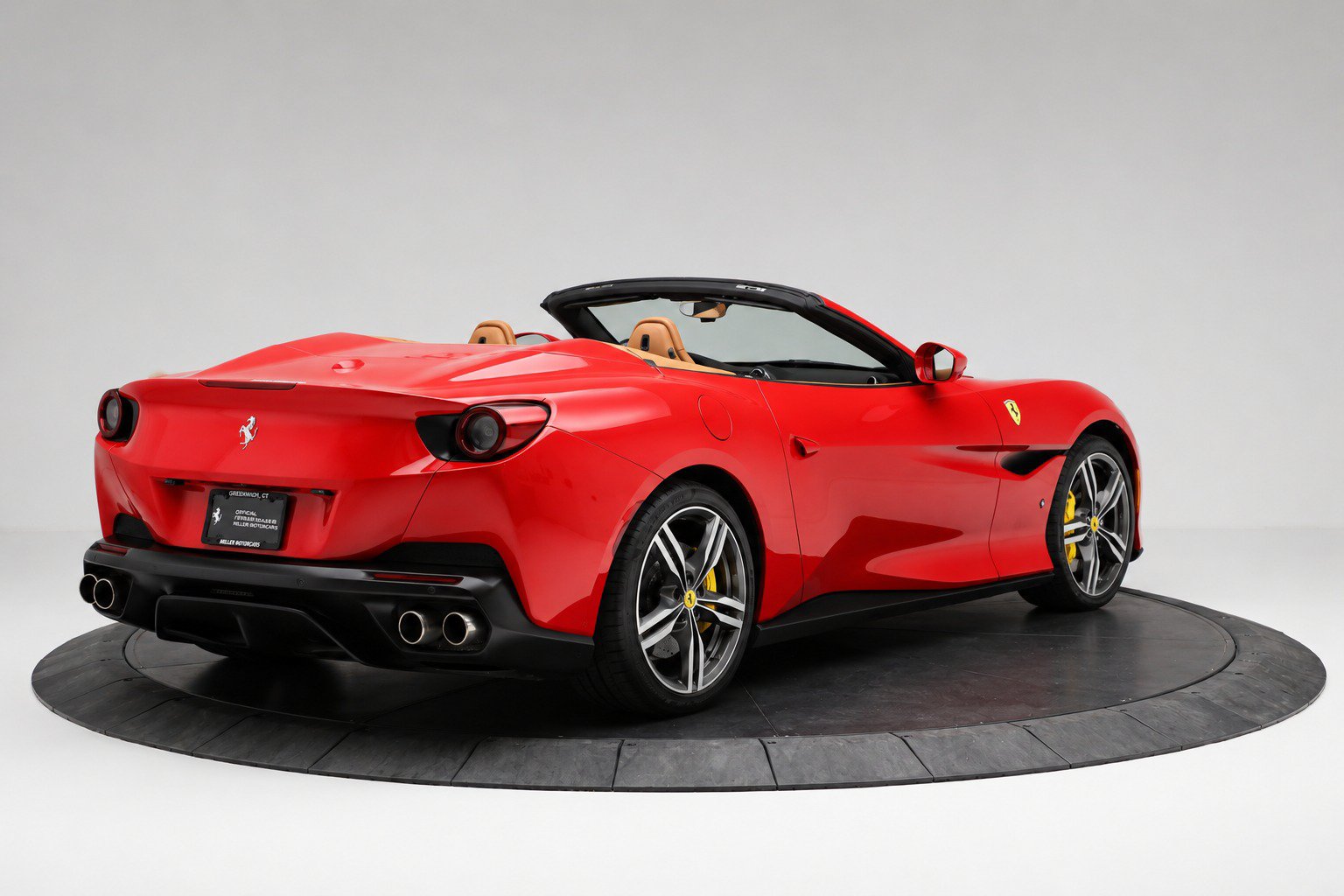 Used 2019 Ferrari Portofino RWD image 3