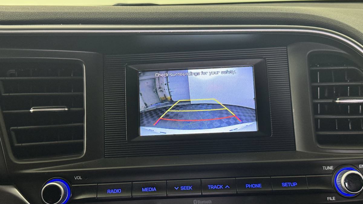 Used 2020 Hyundai Elantra SE w/ Cargo Package (C1) FWD image 24