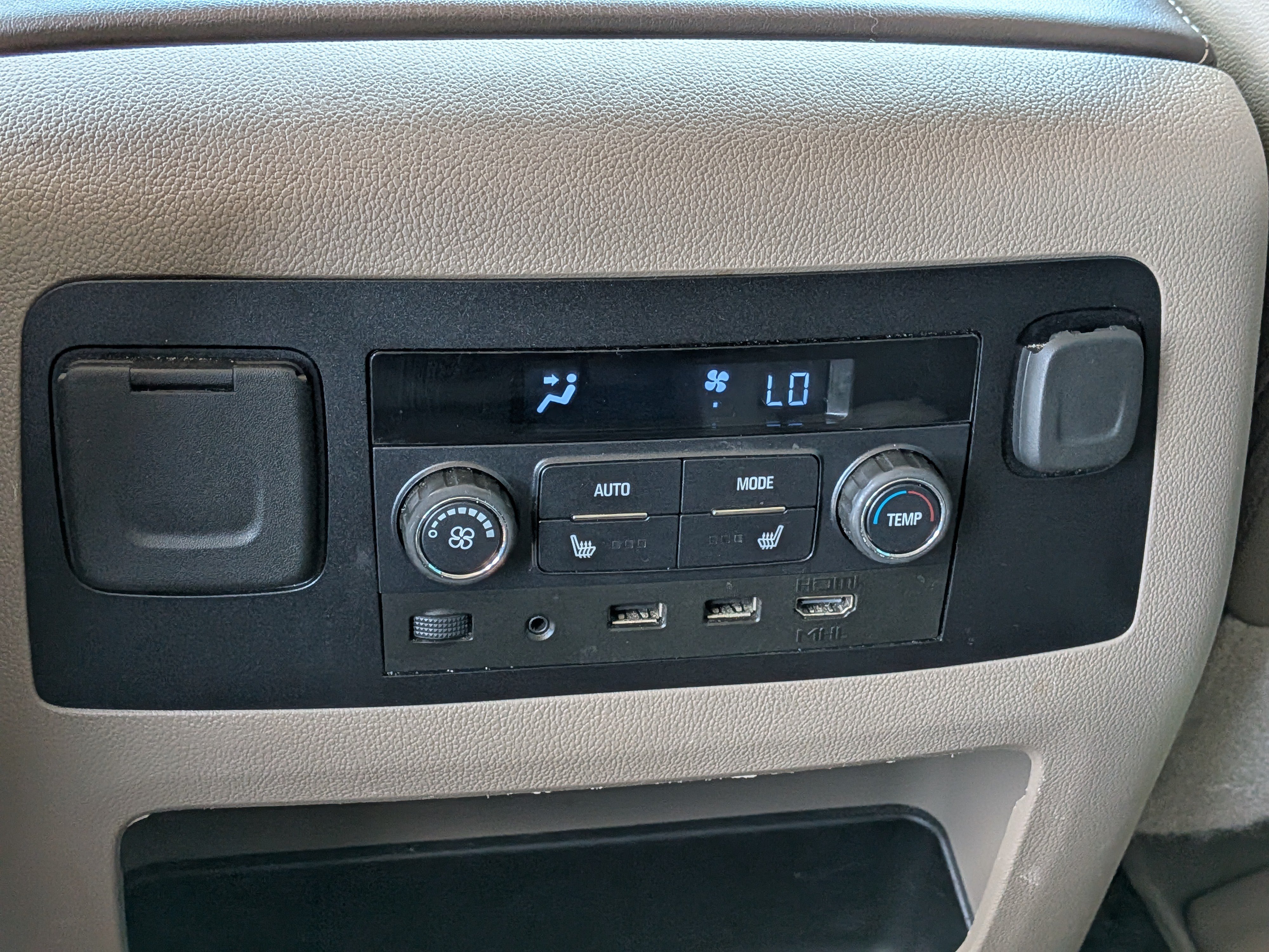 Used 2019 Chevrolet Suburban Premier AWD/4WD image 16