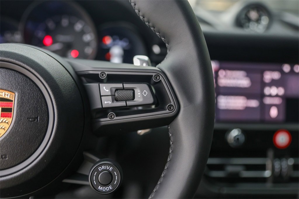 Certified 2025 Porsche Macan Turbo image 13