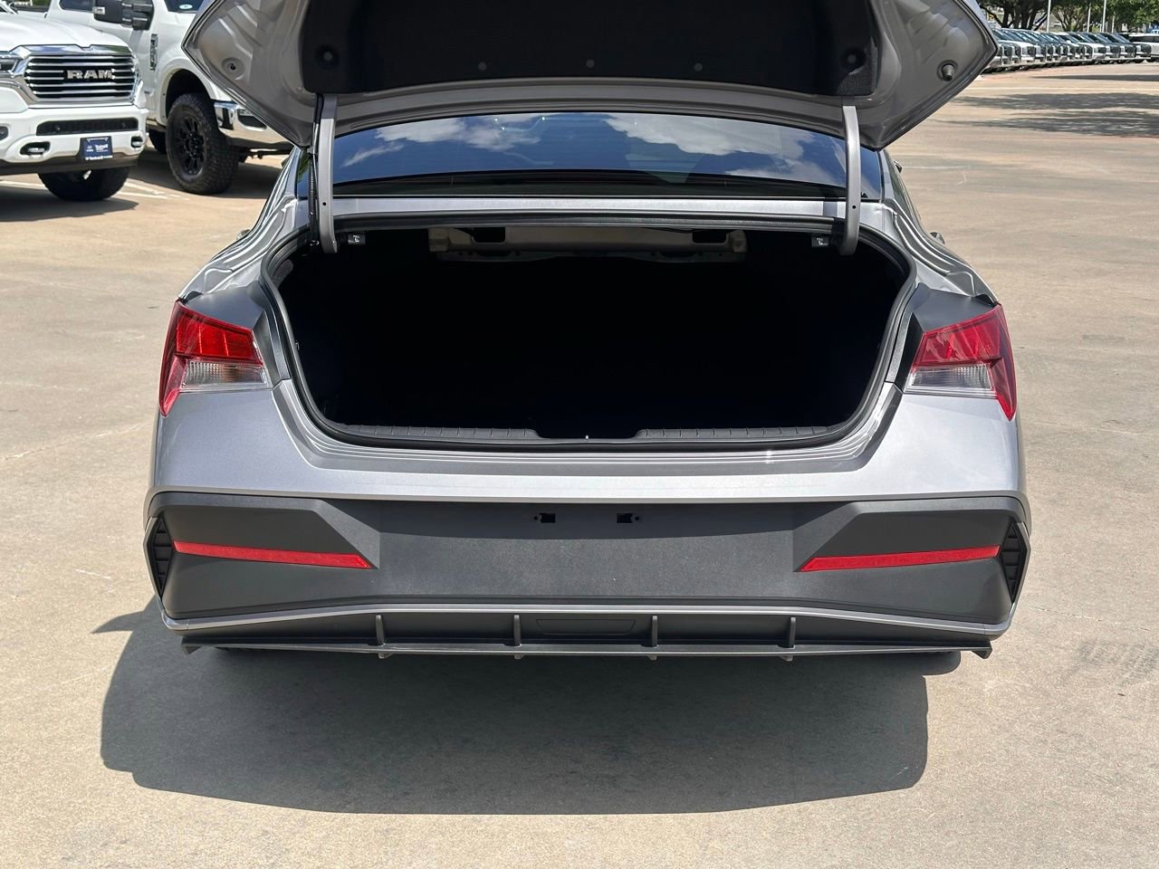 Certified 2026 Hyundai Elantra SE FWD image 12