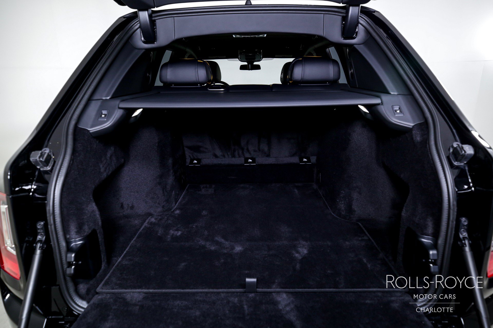 Certified 2024 Rolls-Royce Cullinan Black Badge w/ Dark Exterior Package AWD/4WD image 24