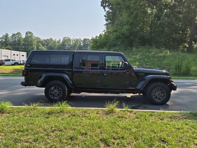 Used 2024 Jeep Gladiator Sport AWD/4WD image 14