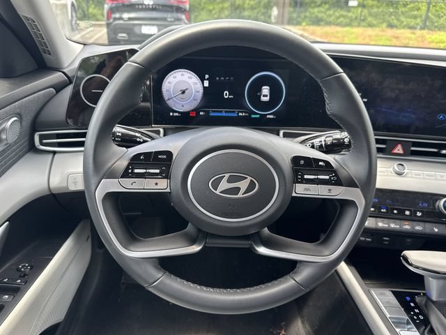 Certified 2025 Hyundai Elantra Limited FWD image 23