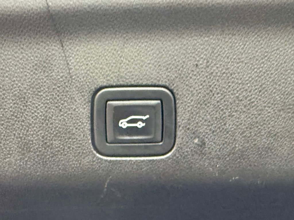 Used 2021 Cadillac Escalade ESV Luxury image 18