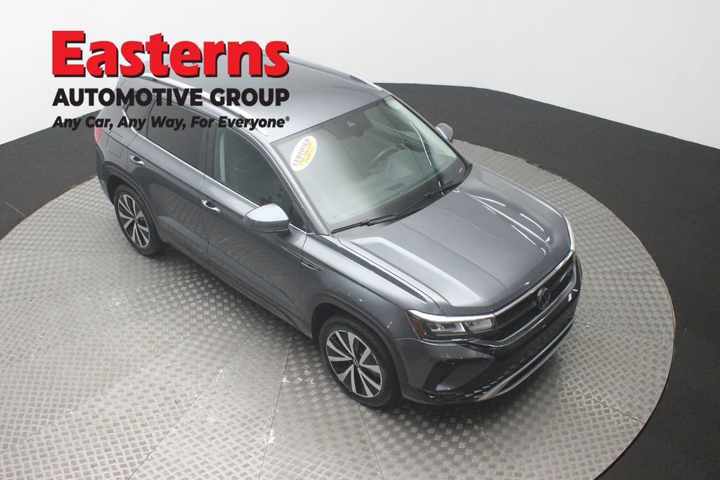 Used 2024 Volkswagen Taos SE FWD image 3