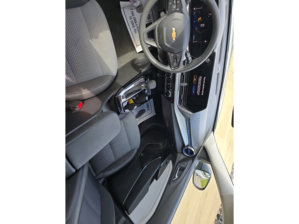 Used 2025 Chevrolet Trax LT image 9