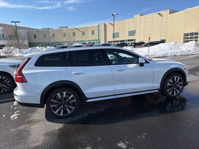 New 2026 Volvo V60 B5 Cross Country Ultra w/ Protection Package Premier AWD/4WD image 2