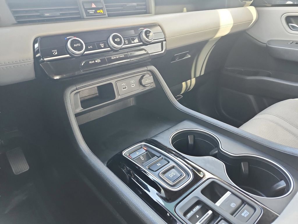 Used 2023 Honda Pilot LX image 27