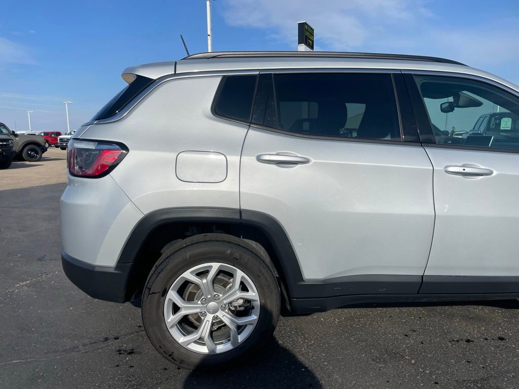 Used 2024 Jeep Compass Latitude AWD/4WD image 33