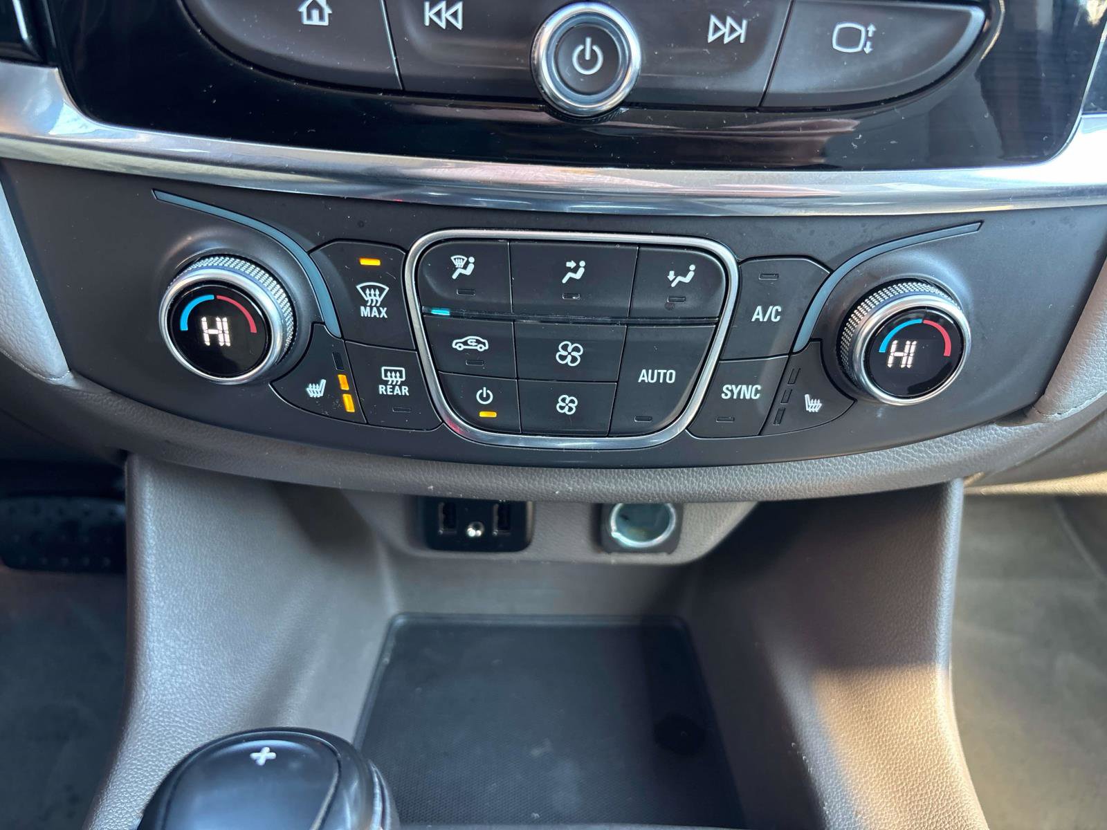 Used 2019 Chevrolet Traverse LT image 17