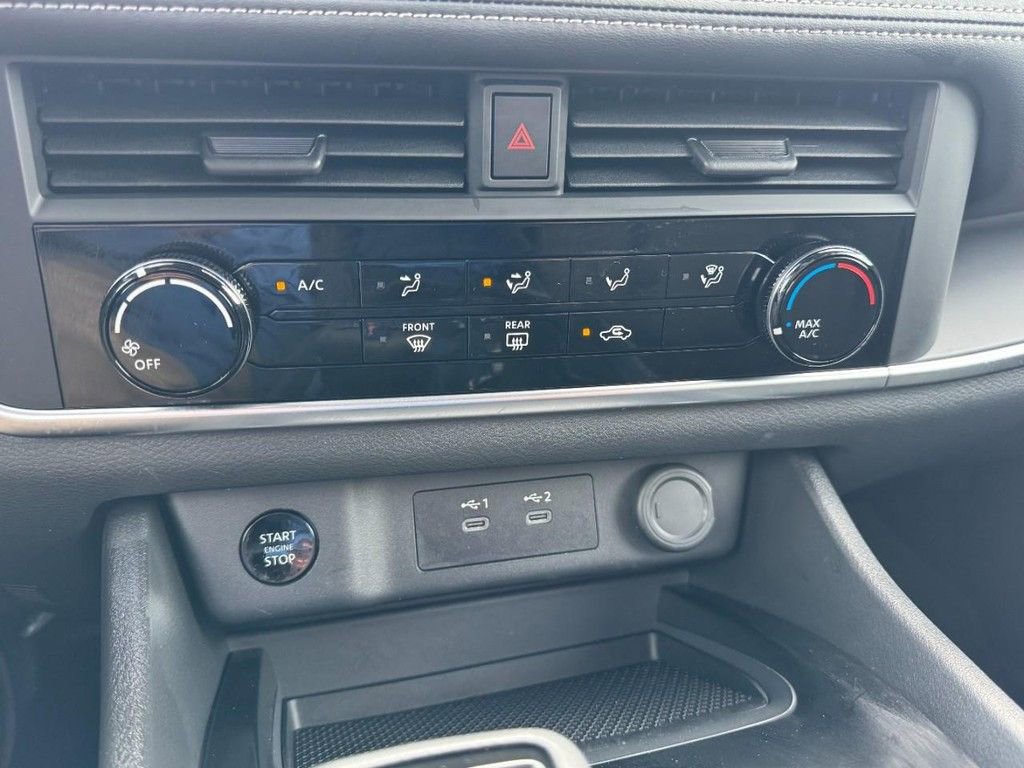 Used 2025 Nissan Rogue S image 18