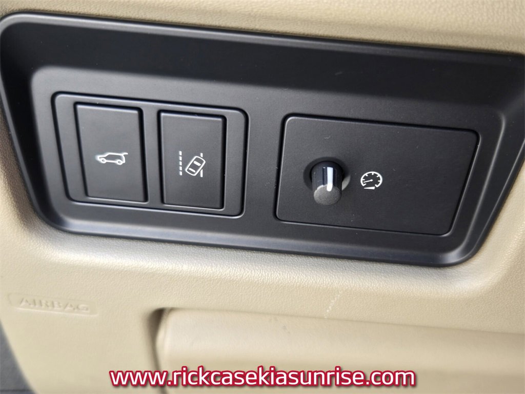 Used 2019 Land Rover Discovery Sport image 32