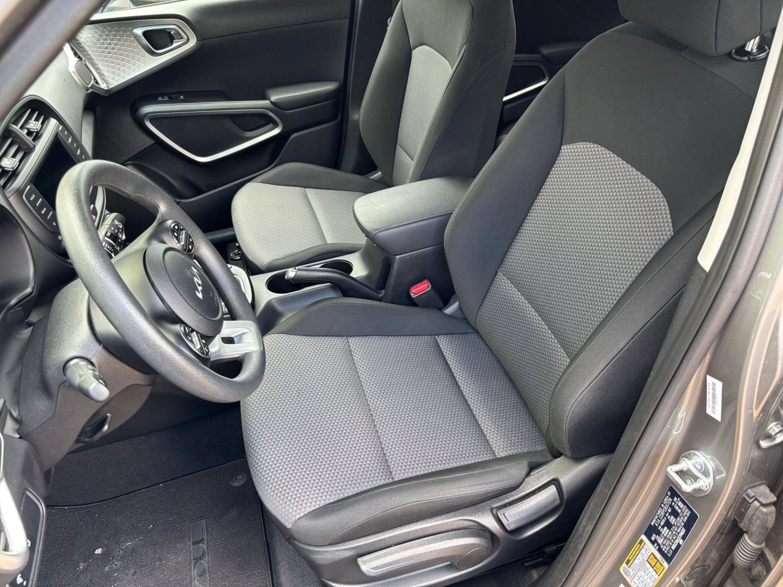 Used 2025 Kia Soul LX w/ LX Technology Package FWD image 34