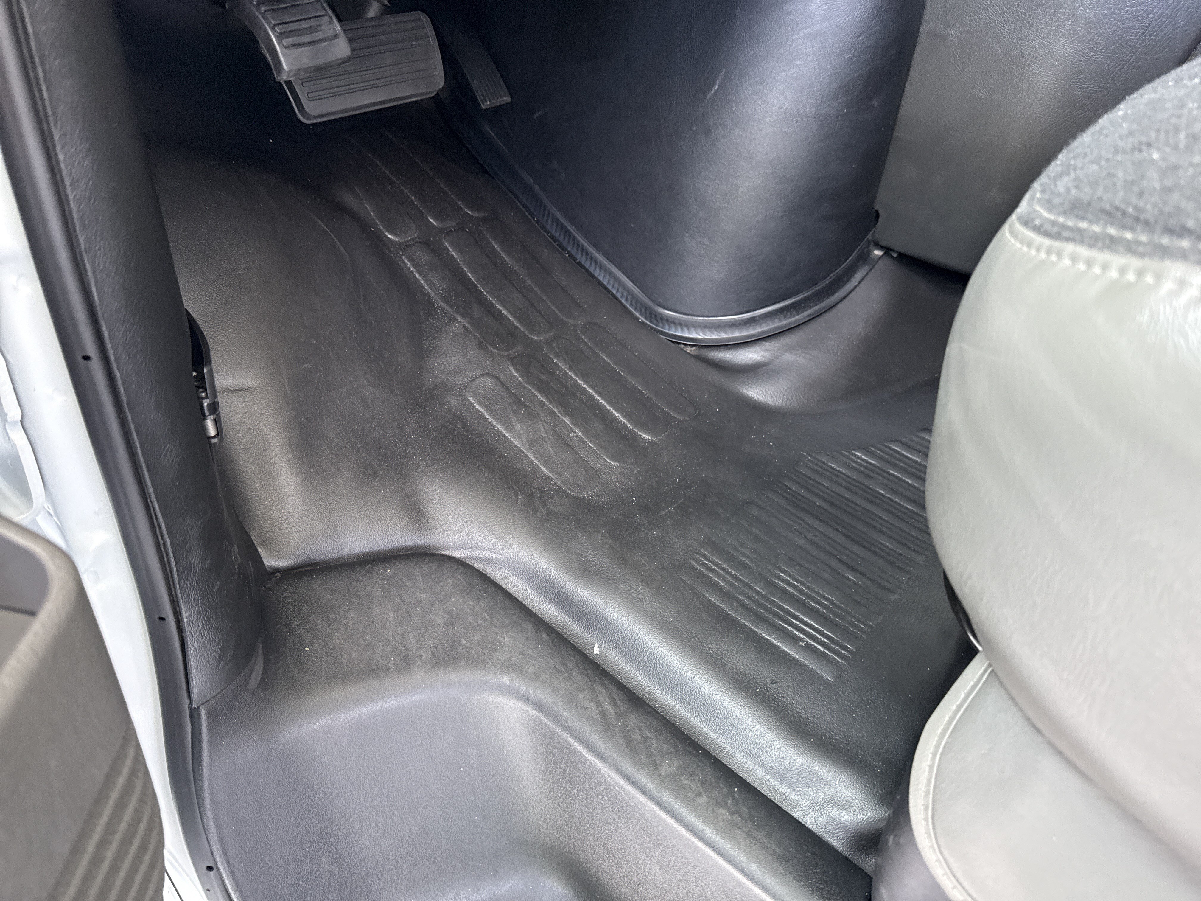Used 2025 Chevrolet Express 2500 w/ Driver Convenience Package RWD image 16