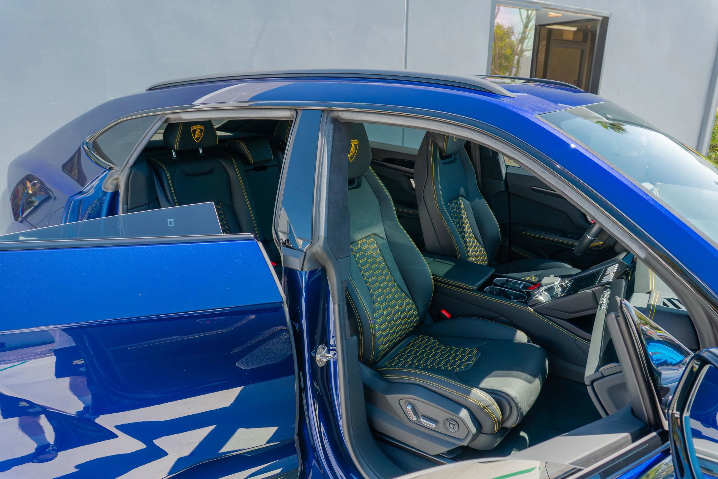 Used 2021 Lamborghini Urus AWD/4WD image 14