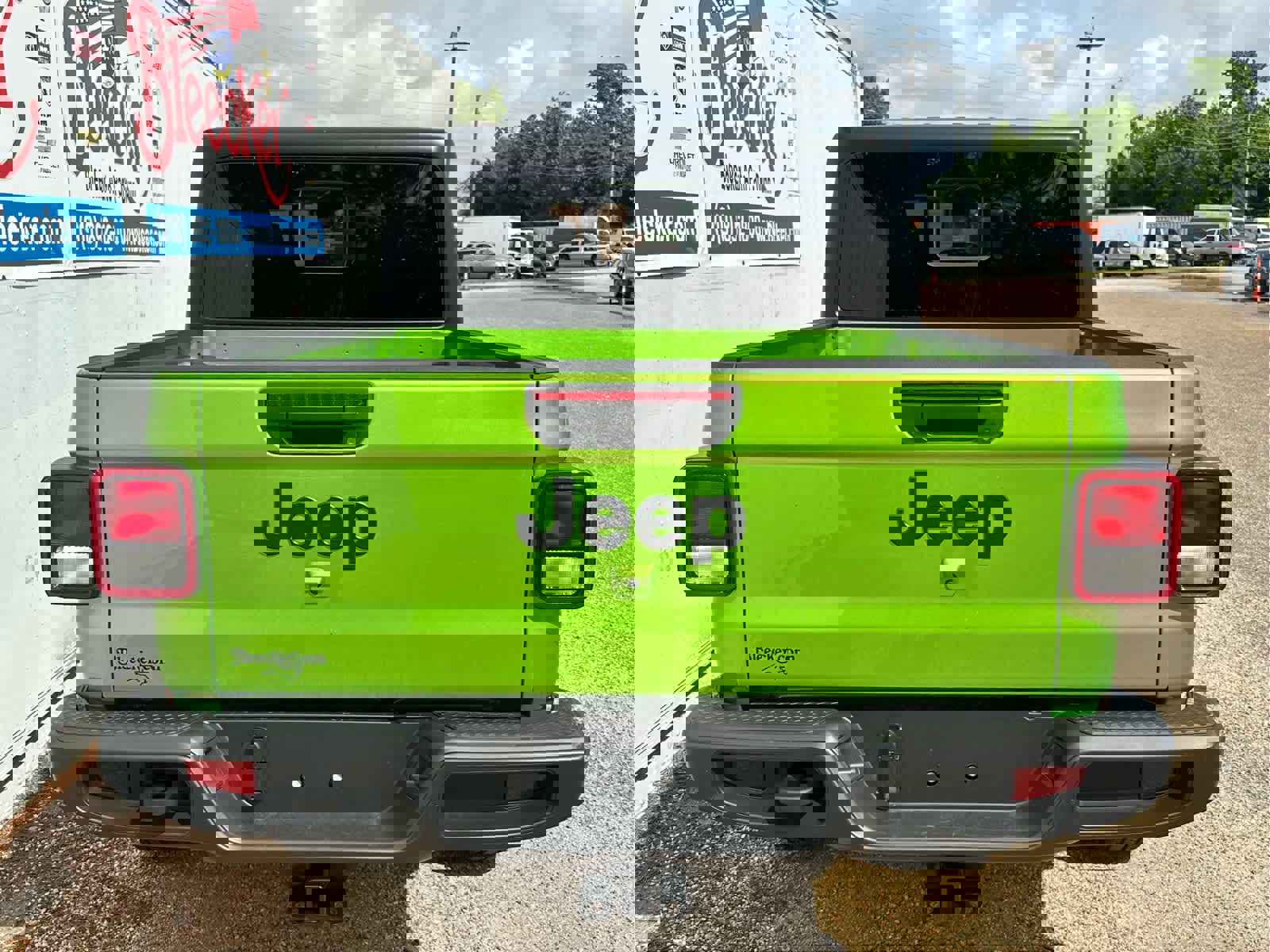 New 2025 Jeep Gladiator Sport image 4