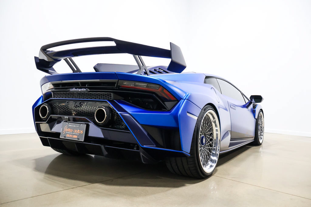 Used 2023 Lamborghini Huracan STO RWD image 98