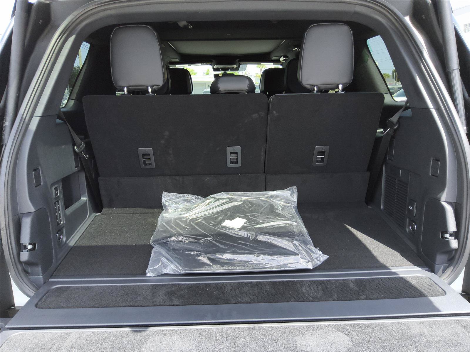 New 2027 Lincoln Navigator Reserve w/ Jet Appearance Package RWD image 5