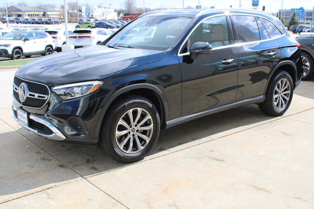 Used 2025 Mercedes-Benz GLC 300 4MATIC image 3