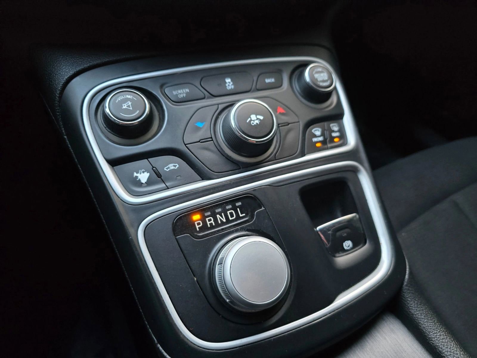 Used 2016 Chrysler 200 Limited w/ Convenience Group image 27