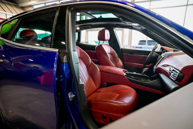 Used 2020 Maserati Levante AWD/4WD image 28
