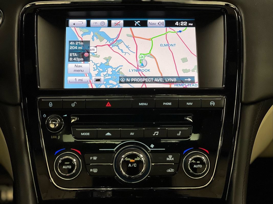 Used 2015 Jaguar XJ AWD/4WD image 29