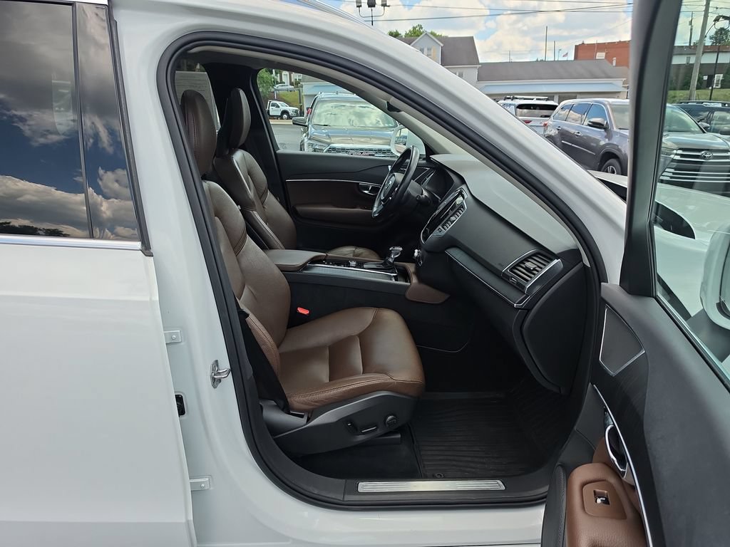 Used 2020 Volvo XC90 T6 Momentum w/ Protection Package AWD/4WD image 12