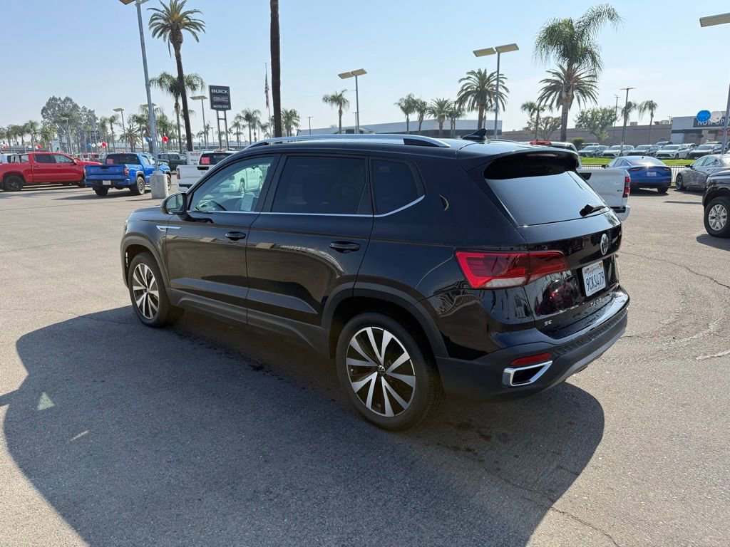 Used 2022 Volkswagen Taos SE image 4