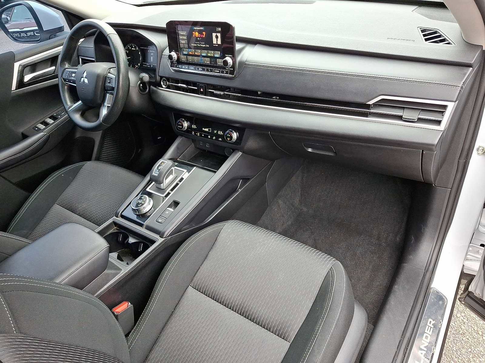 Used 2024 Mitsubishi Outlander ES image 33