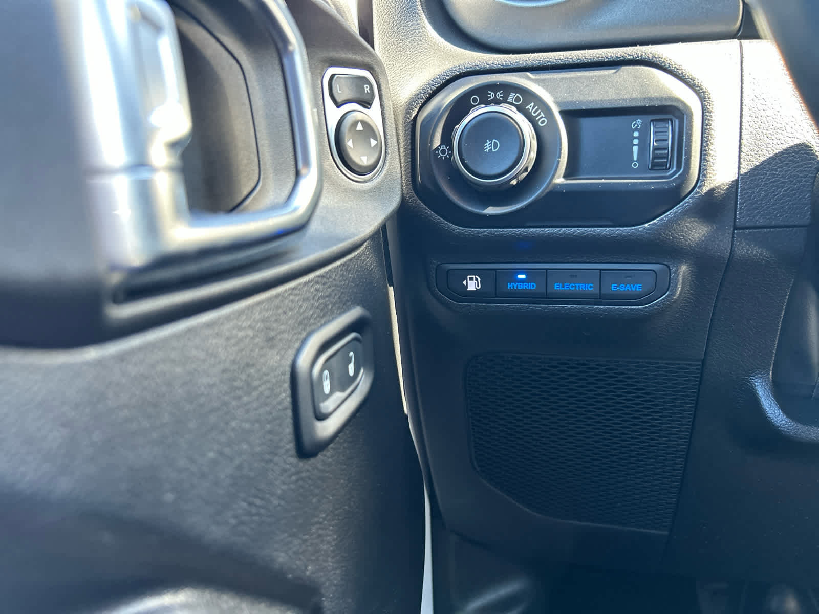 Used 2023 Jeep Wrangler Unlimited w/ Cold Weather Group image 23